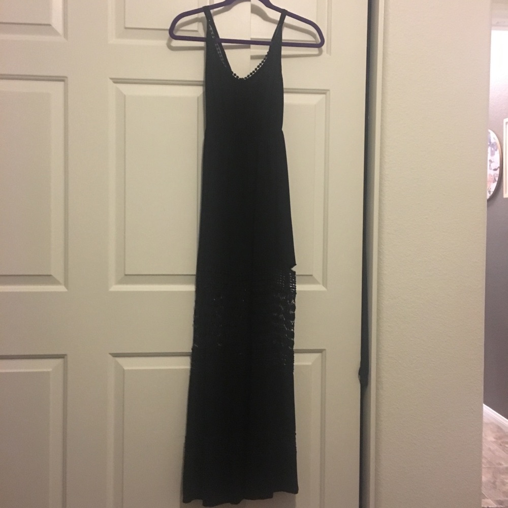 Long black dress || SMALL TEAR || size Small